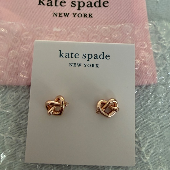 Kate Spade Loves me Knot stud earrings NWT - Picture 2 of 3